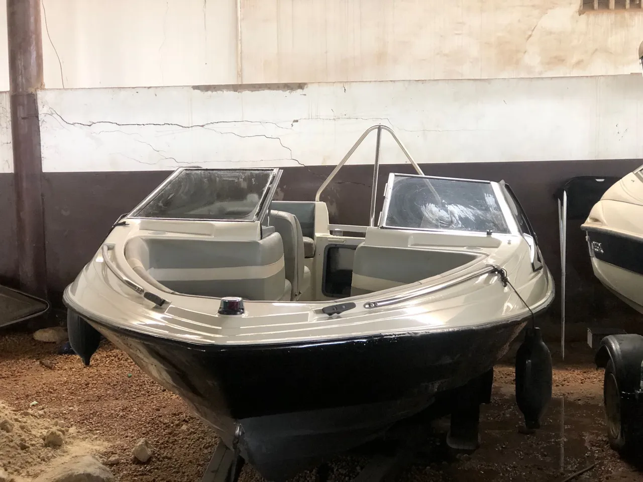 Lancha Ventura V200 ano 2007